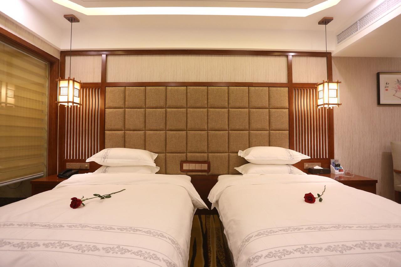 Mingshan Hotel Чэнду Экстерьер фото