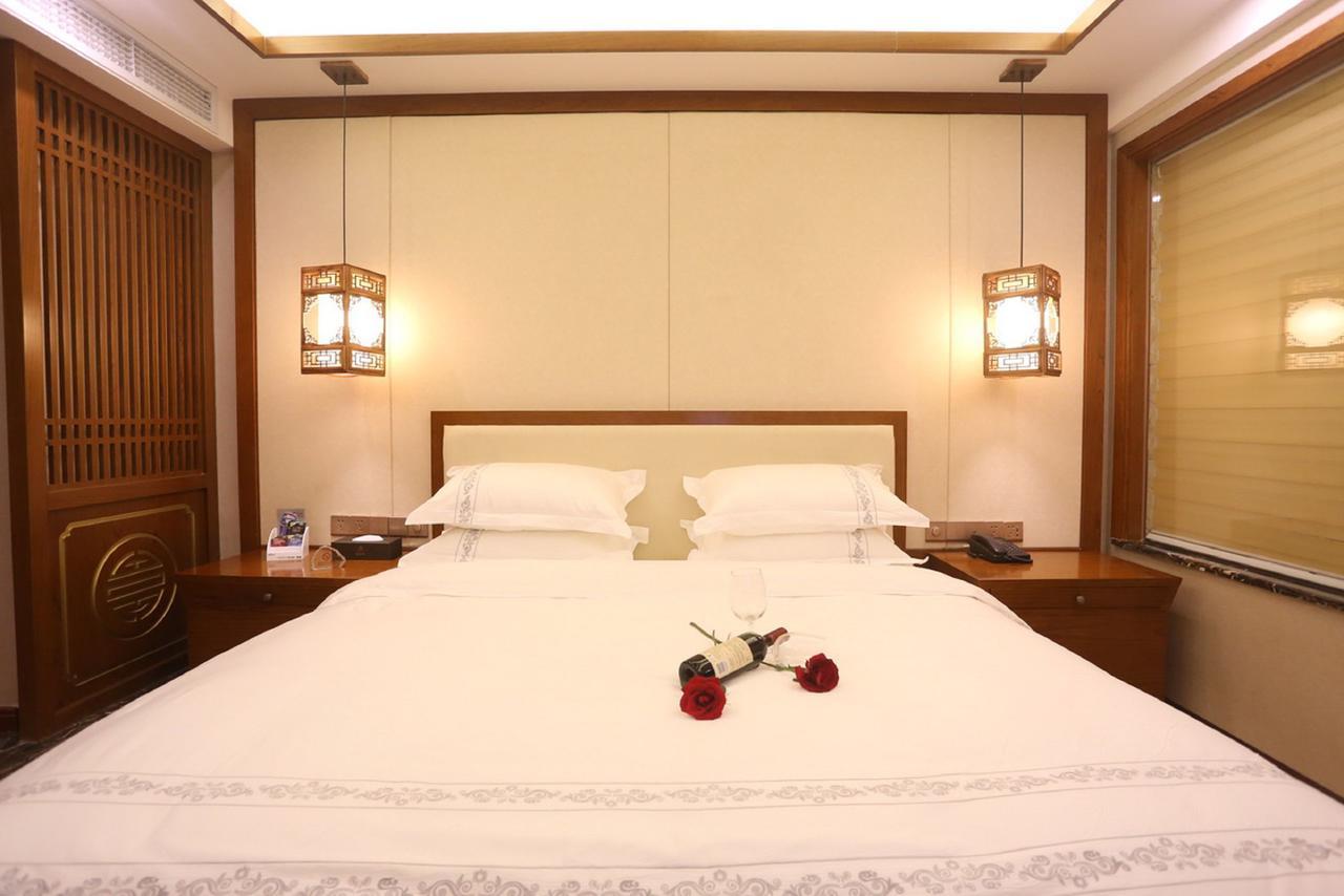 Mingshan Hotel Чэнду Экстерьер фото