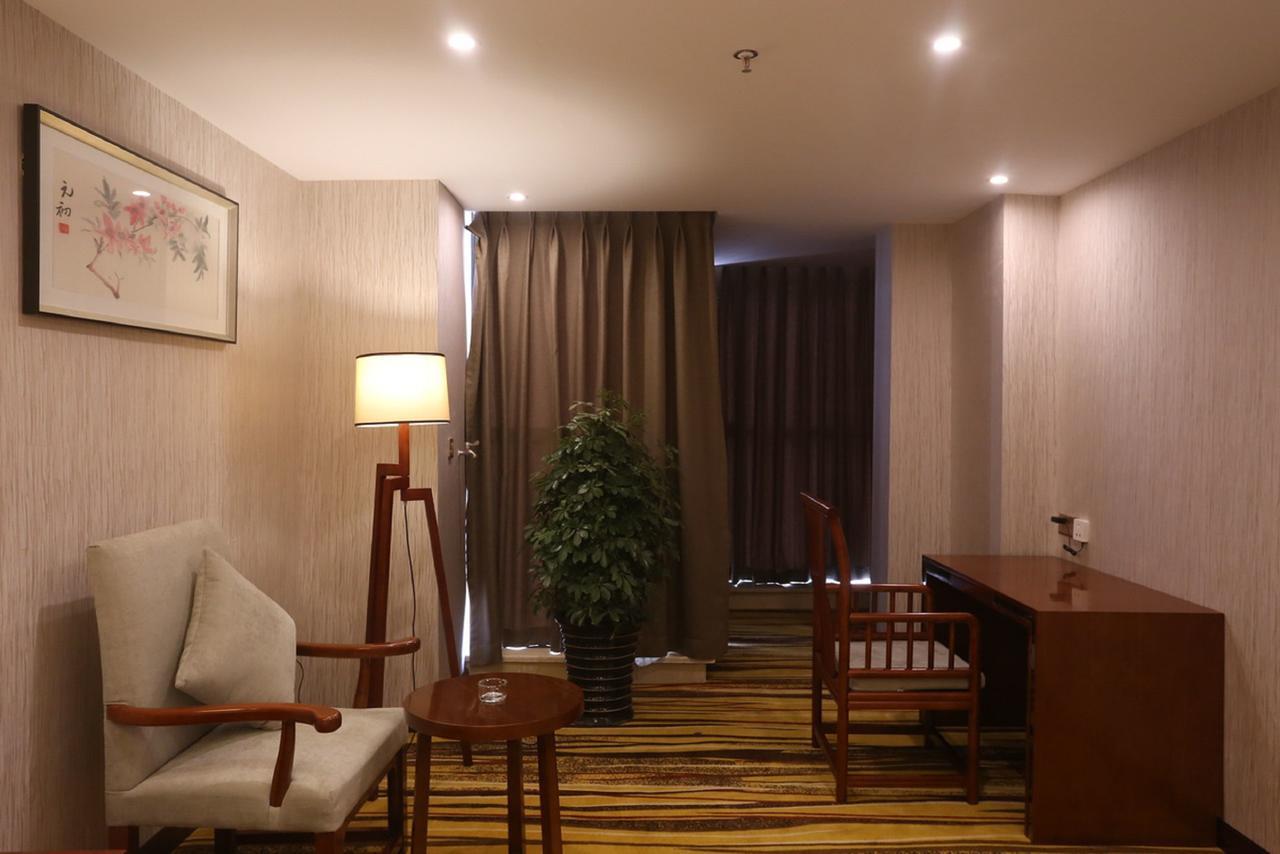 Mingshan Hotel Чэнду Экстерьер фото