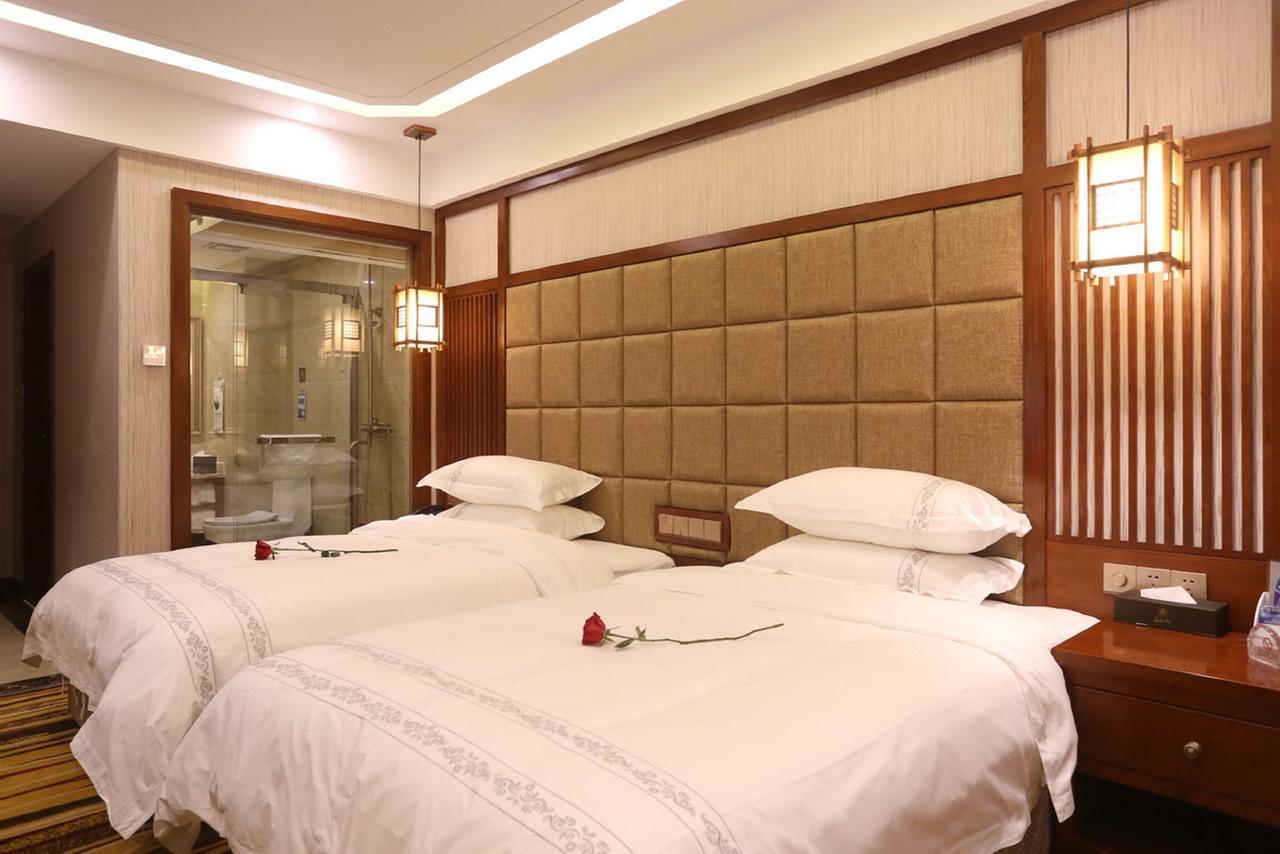 Mingshan Hotel Чэнду Экстерьер фото