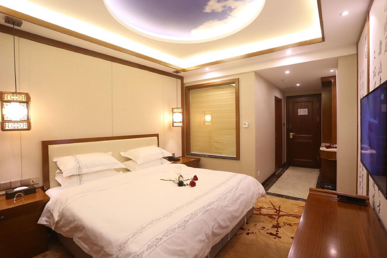 Mingshan Hotel Чэнду Экстерьер фото