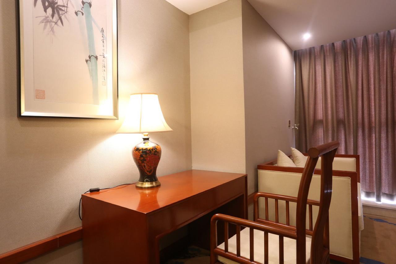 Mingshan Hotel Чэнду Экстерьер фото